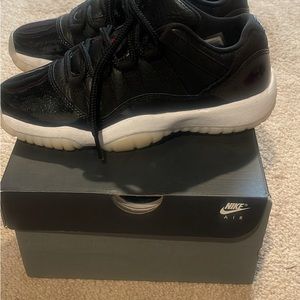Air Jordan 11 boys size 4.5